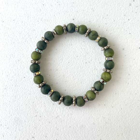 Green Stone Beaded Bracelet Stretch Boho Handmade Style - Picture 2 of 3